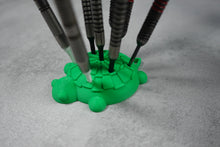 Lade das Bild in den Galerie-Viewer, Dartkröte - Dartständer/ Dartshalter für 9 Darts
