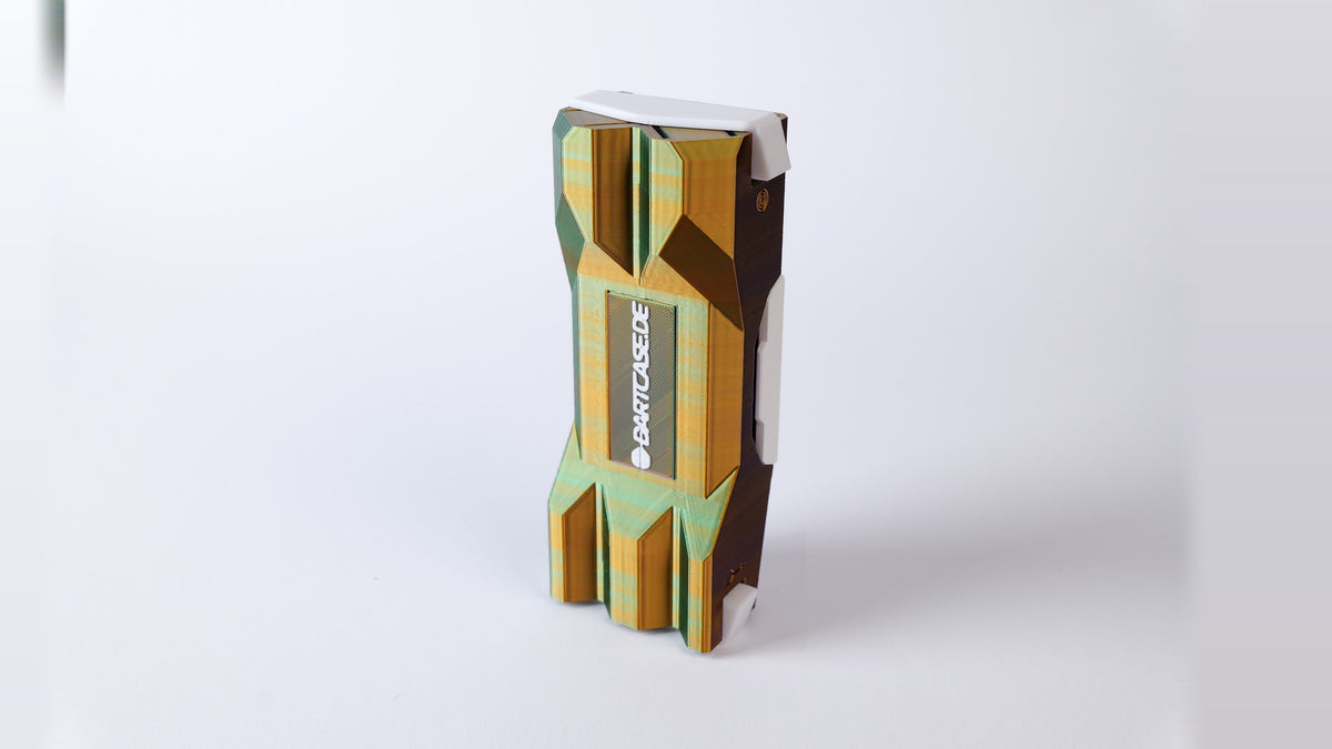 DartCase 6.0 Einzelstück 04 – Gold-Grün-Violett / Weiß