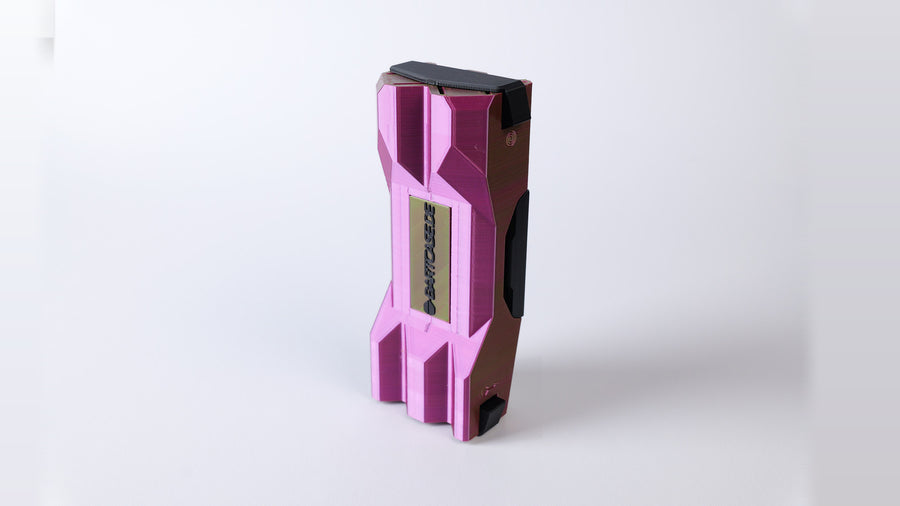 DartCase 6.0 Einzelstück 07 – Pink-Grün-Gold / Schwarz – Vorderansicht