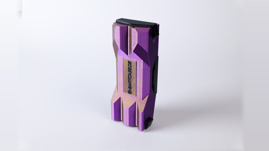 DartCase 6.0 Einzelstück 08 – Violett-Gold / Schwarz – Vorderansicht