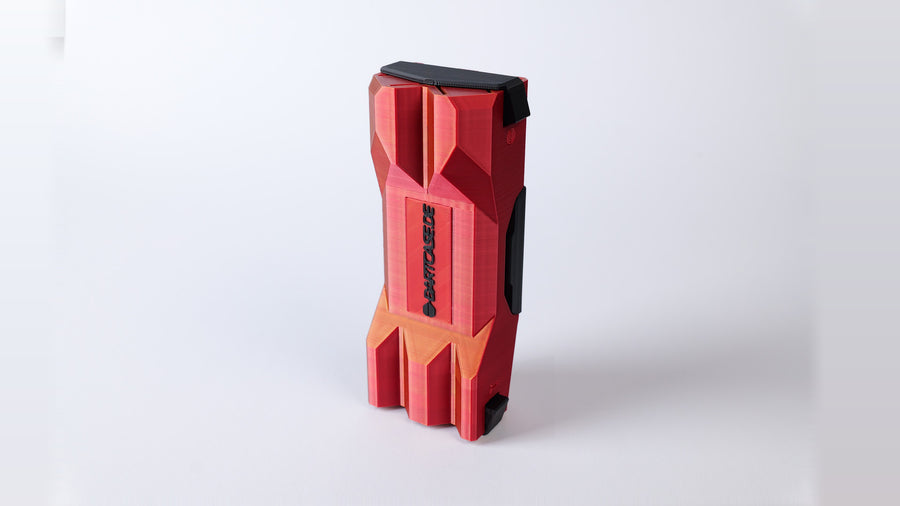 DartCase 6.0 Einzelstück 09 – Rot-Orange-Gold / Schwarz – Vorderansicht
