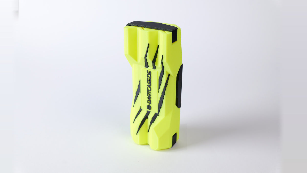 DartCase 6.0 Einzelstück 12 – Neongelb mit Krallenmotiv
