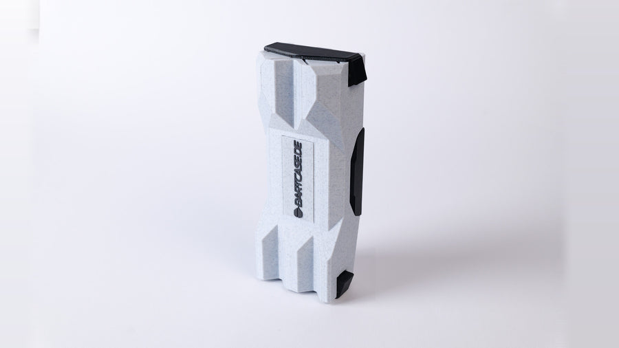 DartCase 6.0 Einzelstück 14 – Weiß-Grau gesprenkelt / Schwarz – Vorderansicht